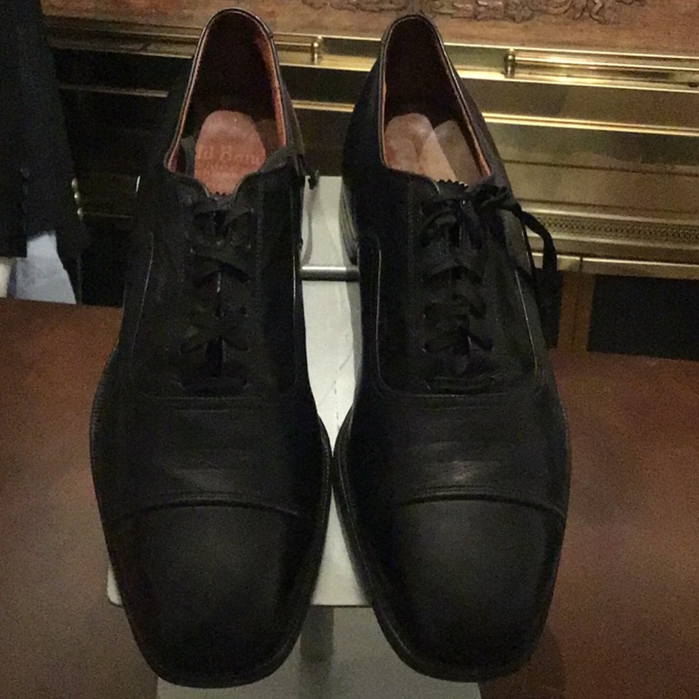 Preloved vintage all leather wingtip black size 9d Gold Bond